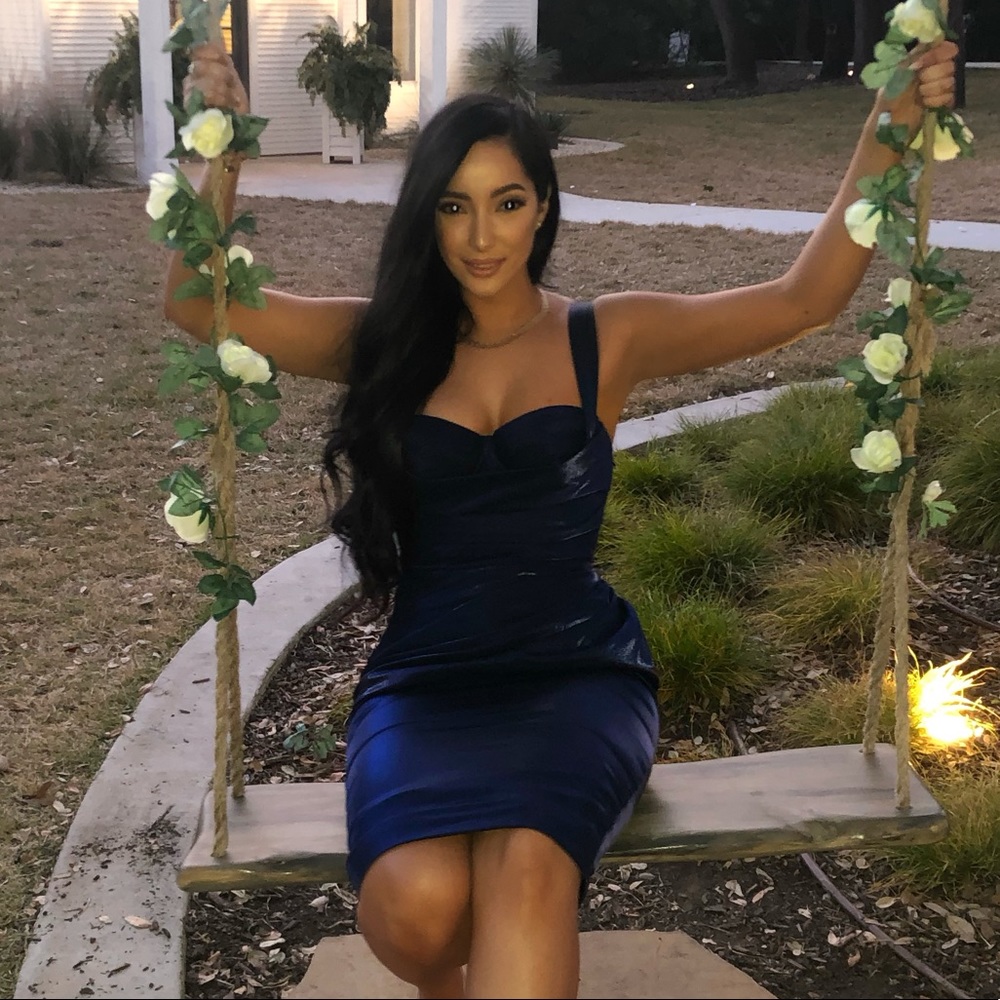 Meet your Posher, Casandra